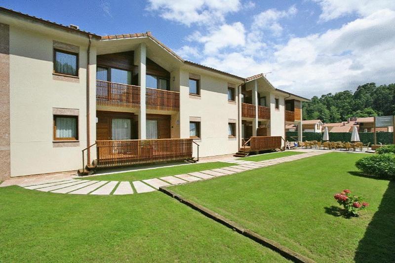Barro  Apartamentos La Barzana מראה חיצוני תמונה