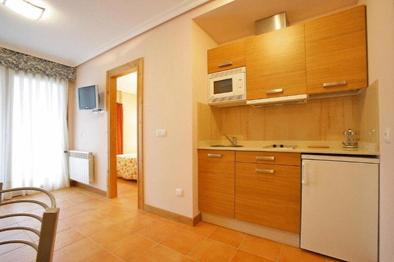 Barro  Apartamentos La Barzana מראה חיצוני תמונה