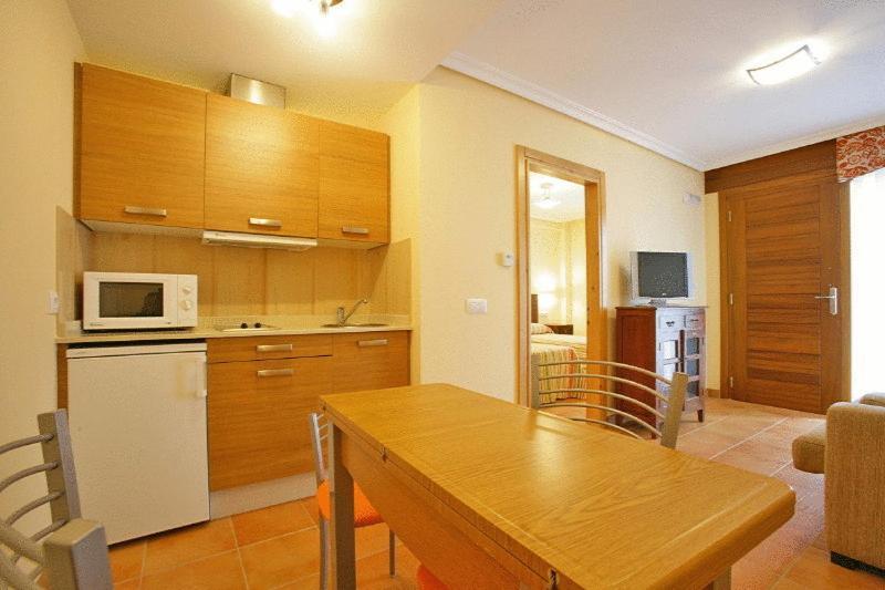 Barro  Apartamentos La Barzana מראה חיצוני תמונה